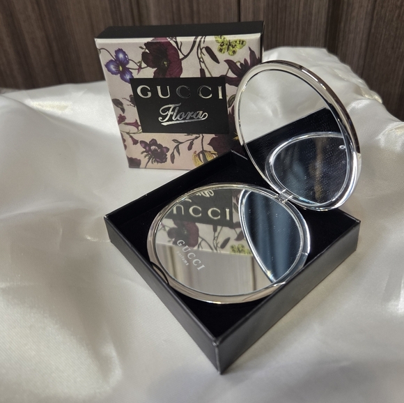 Gucci Flora Silver Floral Compact Mirror - Picture 3 of 3